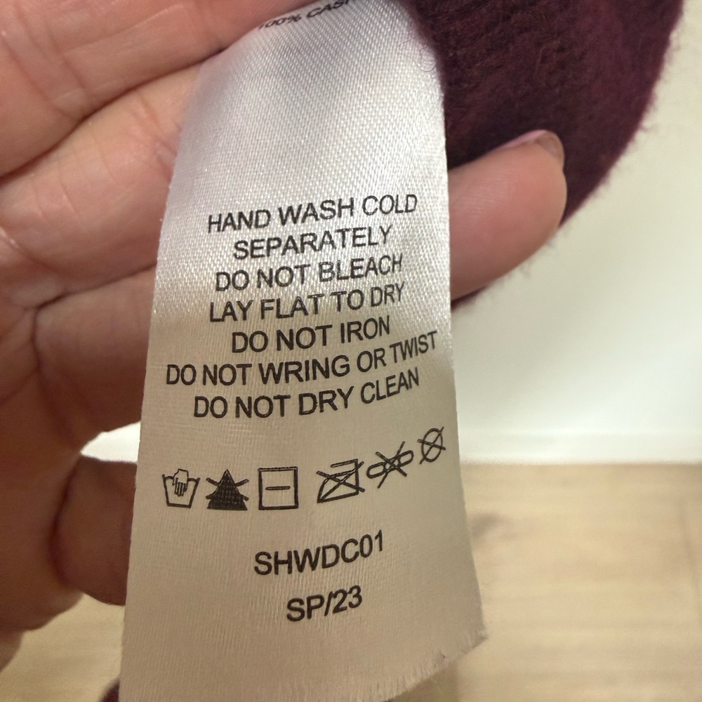 Quince  cashmere Women's V-Neck Sweater in Deep Plum - Picture 5 of 5